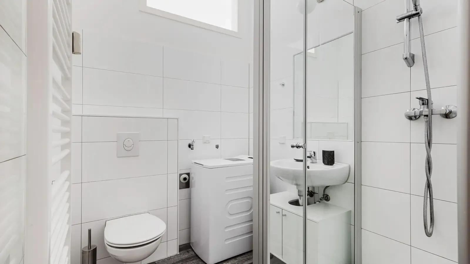 Elegant two room apartment with spacious kitchen in the center of Charlottenburg